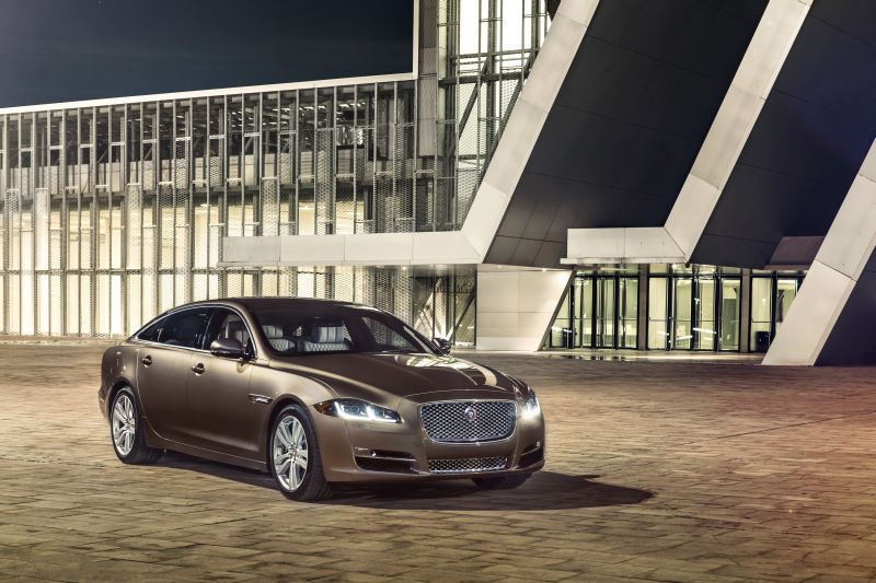 Jaguar  XJ Long (X351 facelift 2015)  3.0d V6 (300 Hp) Automatic 				technical specifications and fuel economy