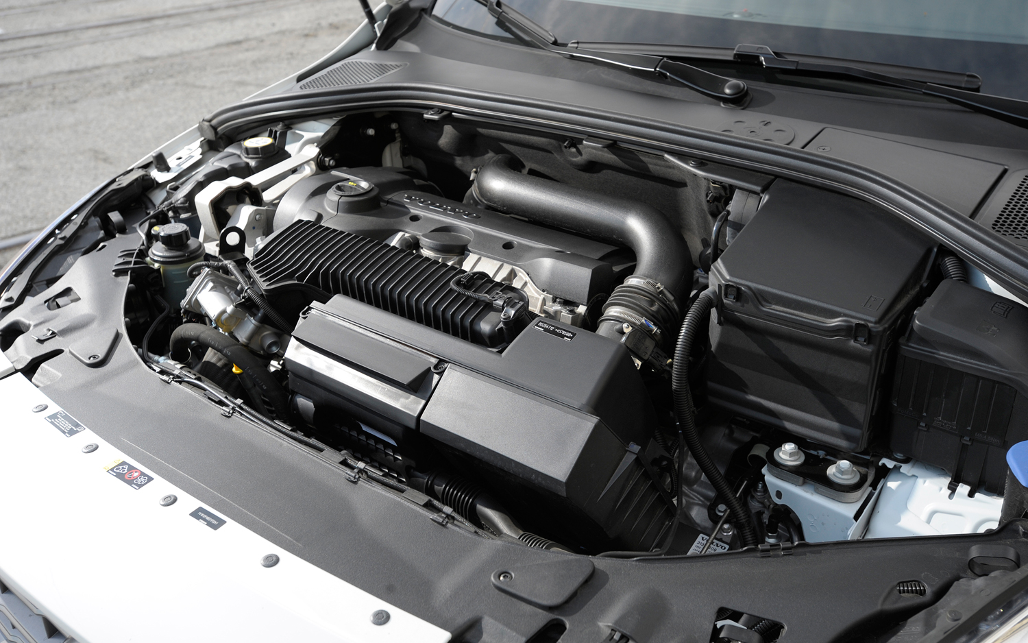 Капот вольво s60. Volvo 2013 s60 двигатель. Volvo s60 t6 мотор. Двигатель Volvo s60 t6. Volvo s60 t4 2012 двигатель.